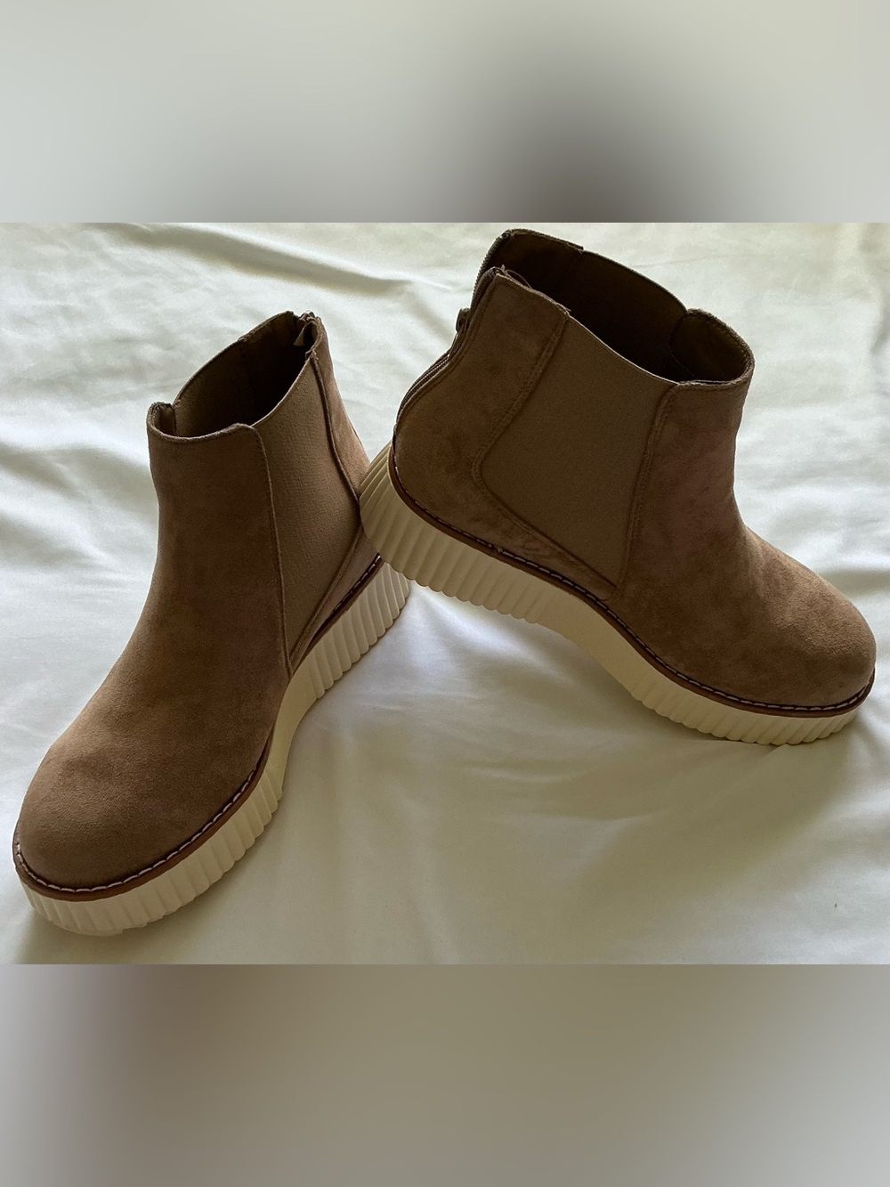 Pierre Dumas Women Zipper Boots NWOB Size 11 Faux Suede Tan Comfort Cushion